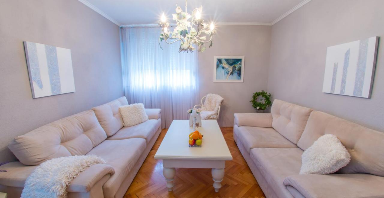 Luxe Living In モスタル エクステリア 写真